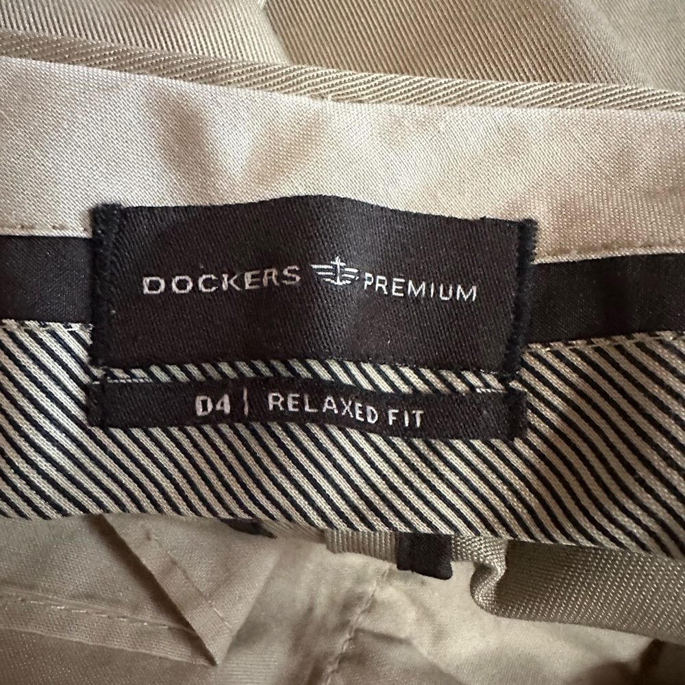 Dockers Premium Relaxed Fit Pants - Picture 5 of 7
